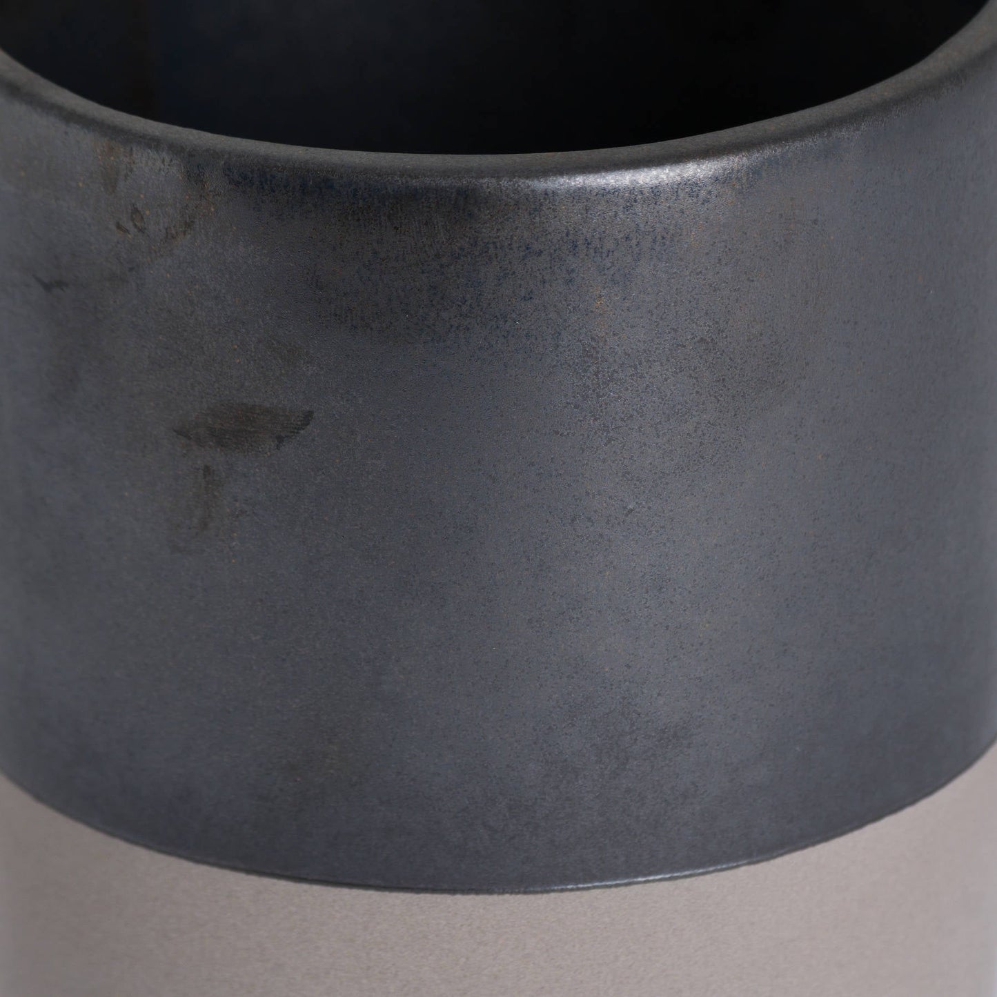 Stylish Metallic Grey Ceramic Planter for Modern Spaces - Darlington's Décor