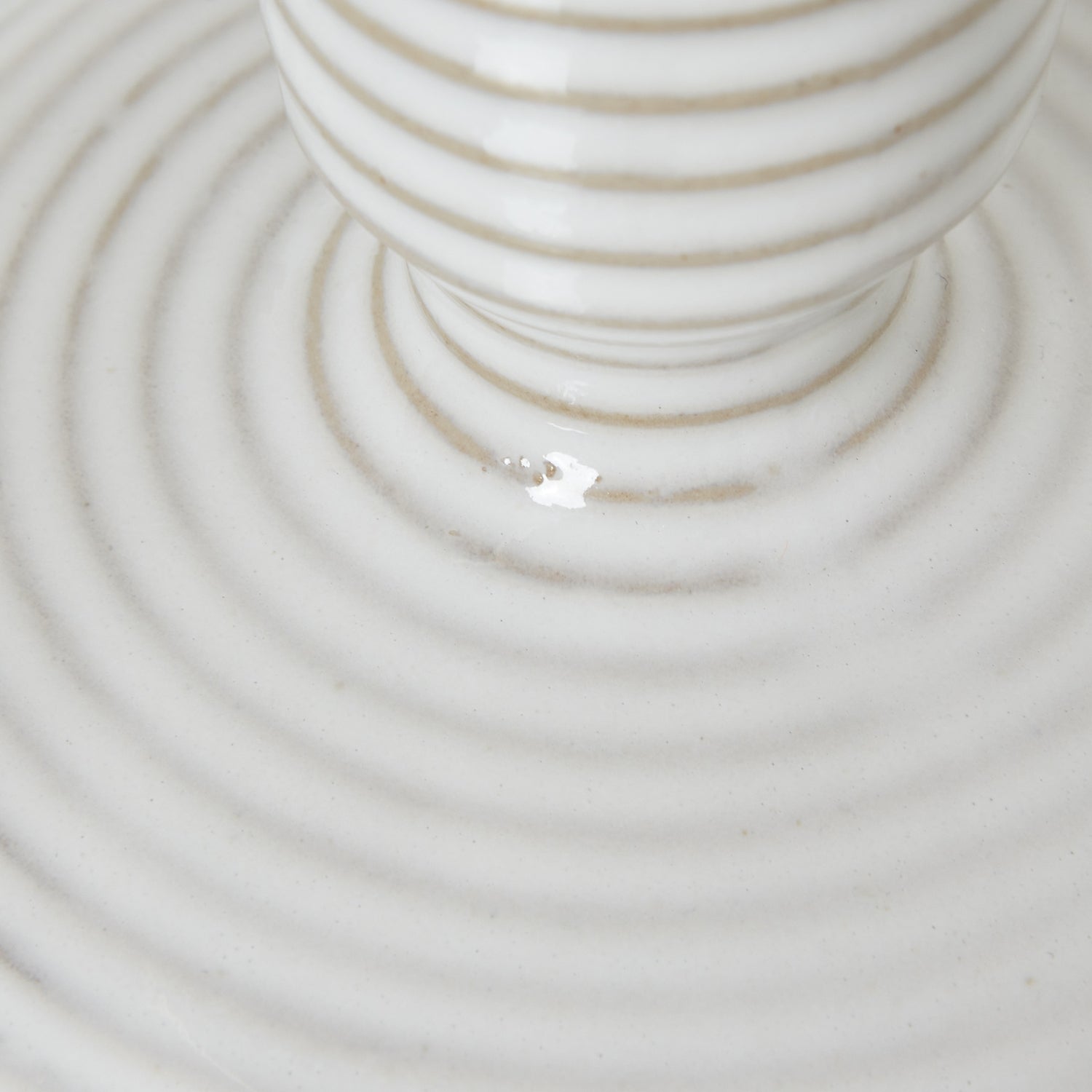 Elegant Ceramic Taper Candle Holder With Handle Design - Darlington's Décor