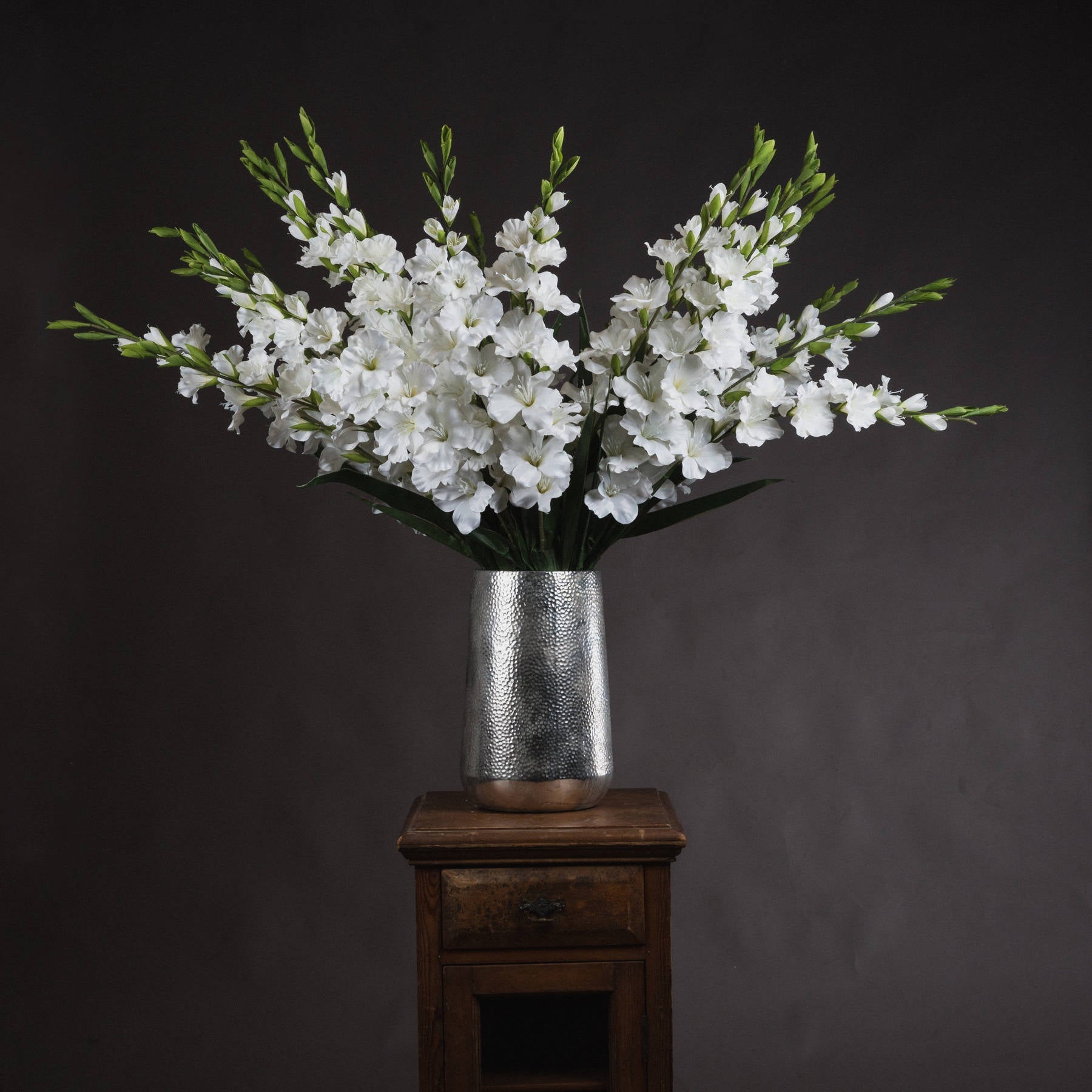 Lifelike White Gladioli Stems for Timeless Elegance - Darlington's Décor