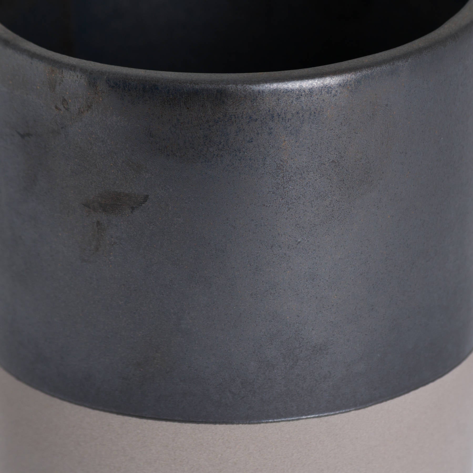 Stylish Metallic Grey Ceramic Planter for Modern Spaces - Darlington's Décor